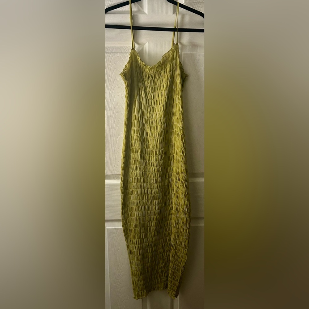 FLIRTY FEELING MIDI DRESS - KIWI